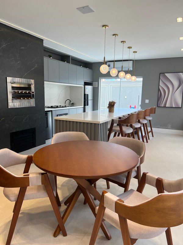 Apartamento Pr&oacute;ximo &agrave; Havan com Vista Mar &agrave; Venda em Itapema  Itapema - 