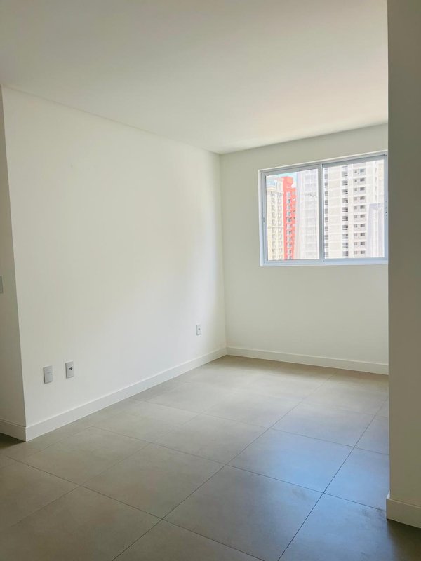 Apartamento Pr&oacute;ximo &agrave; Havan com Vista Mar &agrave; Venda em Itapema  Itapema - 