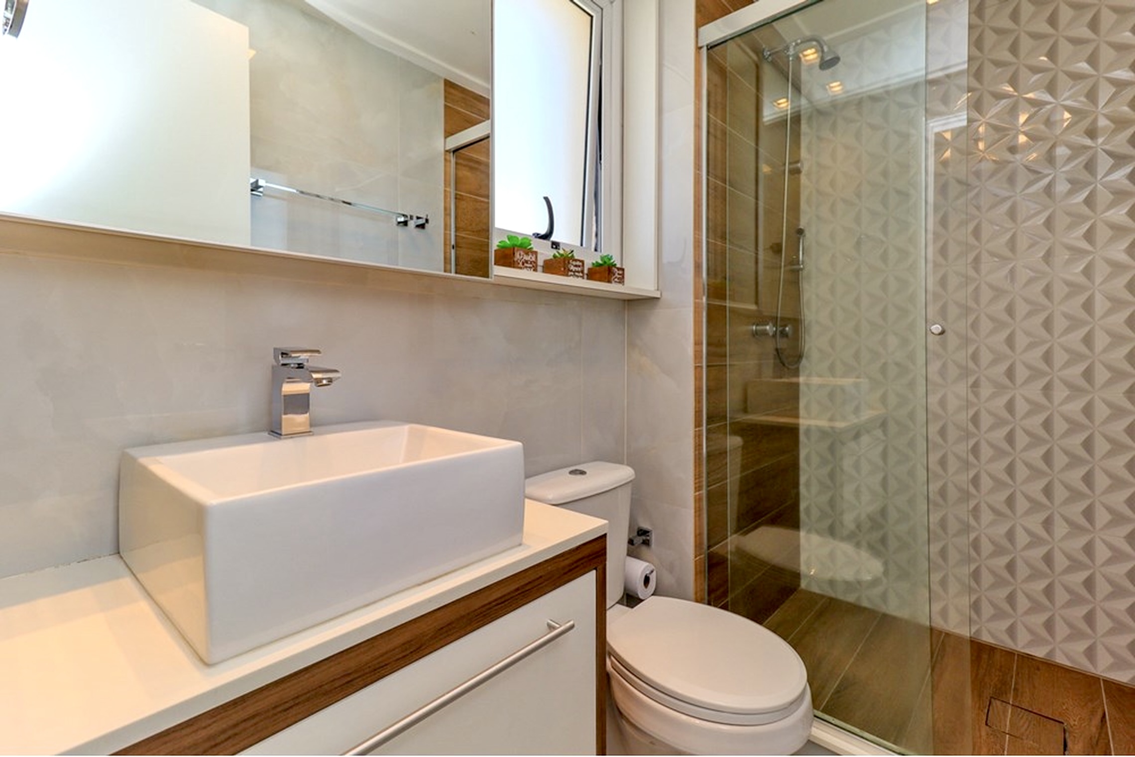 R$ 750.000 - SERENIT&Aacute; - LINDO APARTAMENTO - 74M2 - 3 DORM - SU&Iacute;TE - INFRA - 1 VAGA Rua Jari Porto Alegre - 