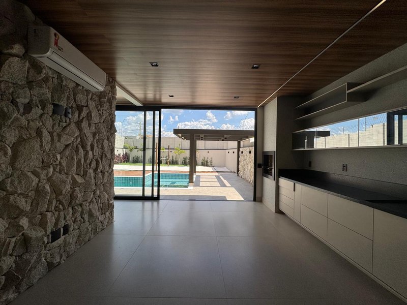 CASA T&Eacute;RREA COM 4 SU&Iacute;TES, ESCRIT&Oacute;RIO E LAZER COMPLETO INCLUINDO PISCINA E QUADRA DE BEACH Rodovia Anhangüera Campinas - 