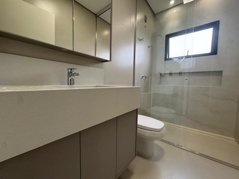 CASA T&Eacute;RREA COM 4 SU&Iacute;TES, ESCRIT&Oacute;RIO E LAZER COMPLETO INCLUINDO PISCINA E QUADRA DE BEACH Rodovia Anhangüera Campinas - 