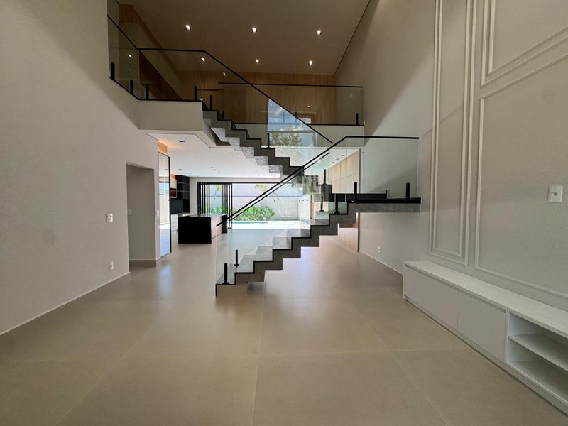 Sobrado Moderno &agrave; Venda em Valinhos/SP Rua Oito Valinhos - 