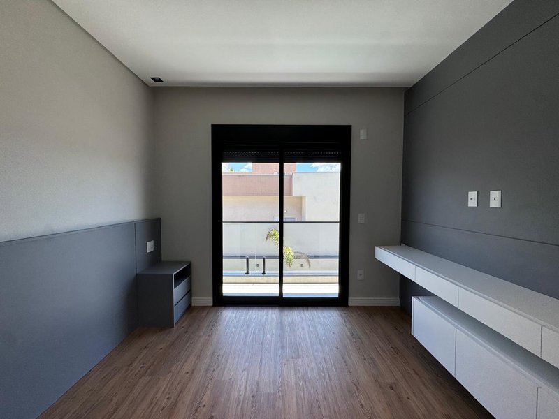 Sobrado Moderno &agrave; Venda em Valinhos/SP Rua Oito Valinhos - 