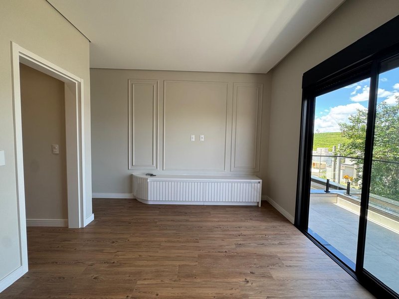 Sobrado Moderno &agrave; Venda em Valinhos/SP Rua Oito Valinhos - 