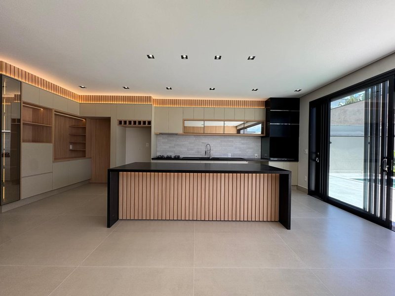 Sobrado Moderno &agrave; Venda em Valinhos/SP Rua Oito Valinhos - 