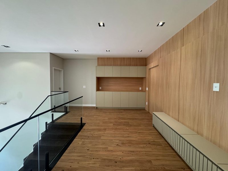 Sobrado Moderno &agrave; Venda em Valinhos/SP Rua Oito Valinhos - 