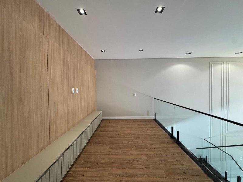 Sobrado Moderno &agrave; Venda em Valinhos/SP Rua Oito Valinhos - 