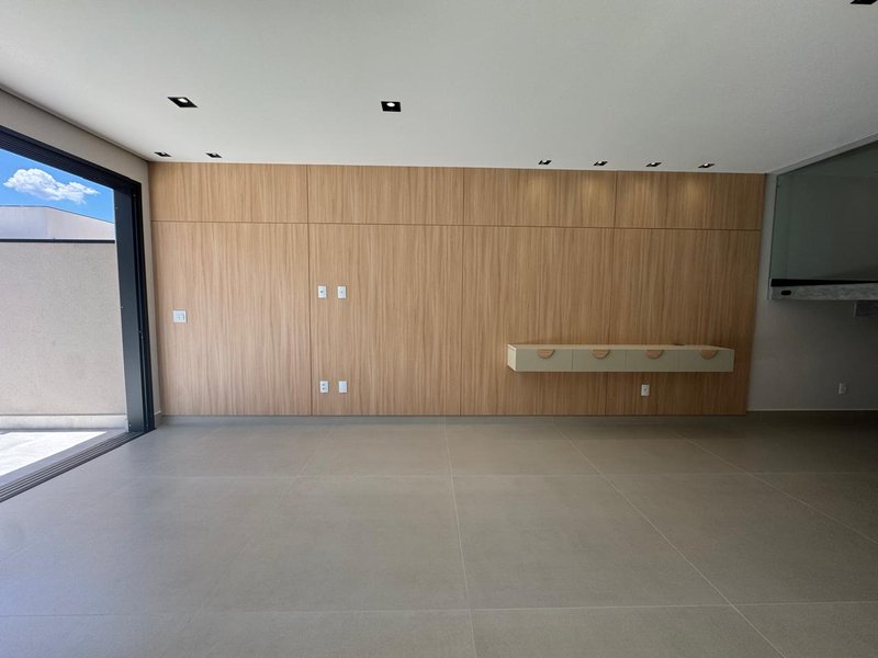 Sobrado Moderno &agrave; Venda em Valinhos/SP Rua Oito Valinhos - 