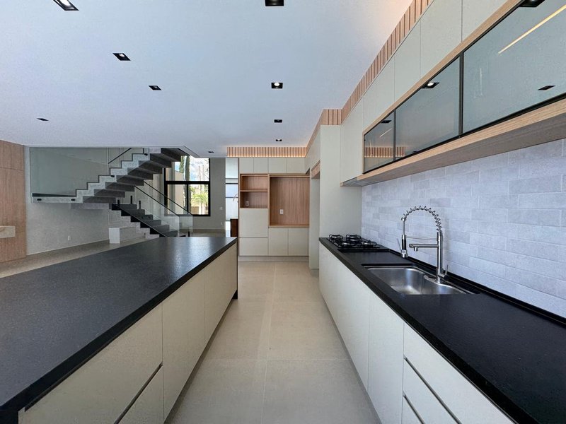 Sobrado Moderno &agrave; Venda em Valinhos/SP Rua Oito Valinhos - 