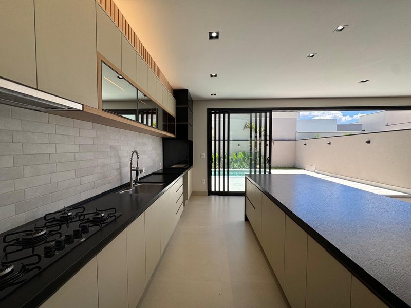 Sobrado Moderno &agrave; Venda em Valinhos/SP Rua Oito Valinhos - 