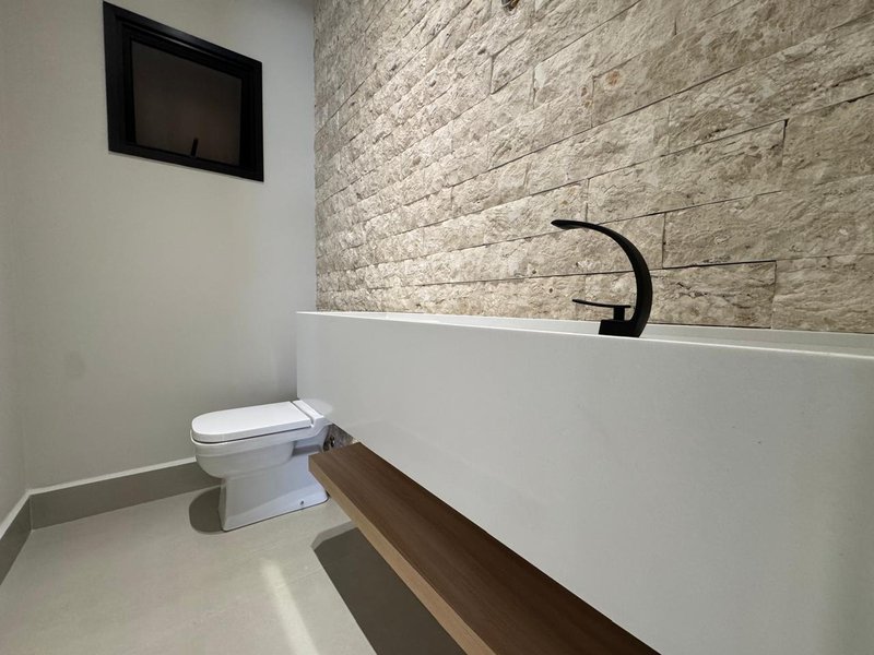 Sobrado Moderno &agrave; Venda em Valinhos/SP Rua Oito Valinhos - 