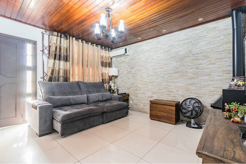 Casa com 3 quartos pr&oacute;ximo &aacute; Av Dr Rubem Knijnik R. Francisca Lechner Porto Alegre - 