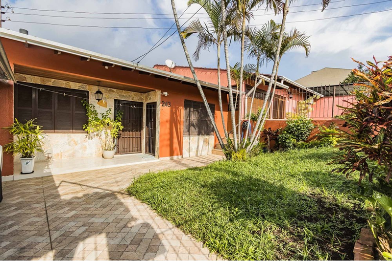 Casa com 3 quartos pr&oacute;ximo &aacute; Av Dr Rubem Knijnik R. Francisca Lechner Porto Alegre - 