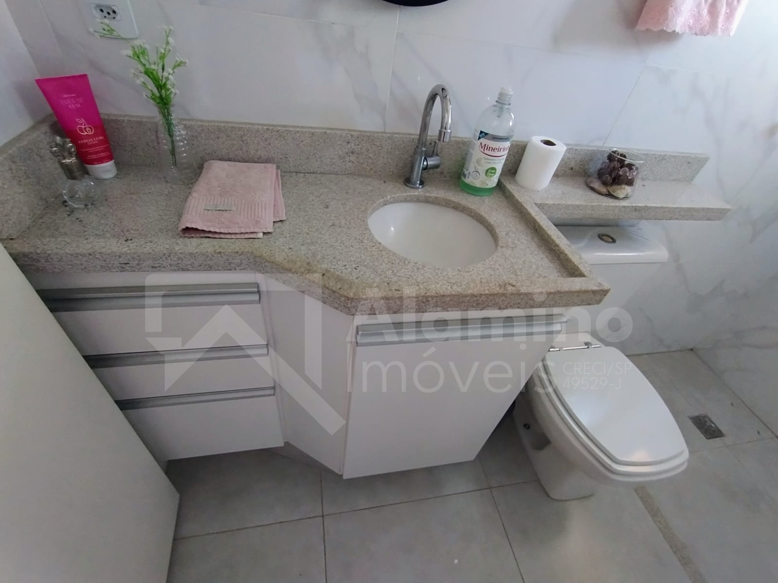 Parque J&uacute;lio N&oacute;brega - Resid&ecirc;ncia 03 Dorms sendo 01 Su&iacute;te. Com quintal  Bauru - 