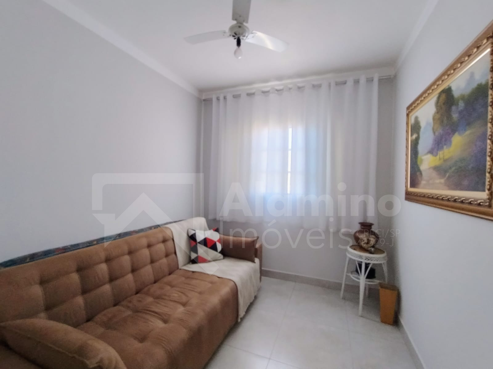 Parque J&uacute;lio N&oacute;brega - Resid&ecirc;ncia 03 Dorms sendo 01 Su&iacute;te. Com quintal  Bauru - 