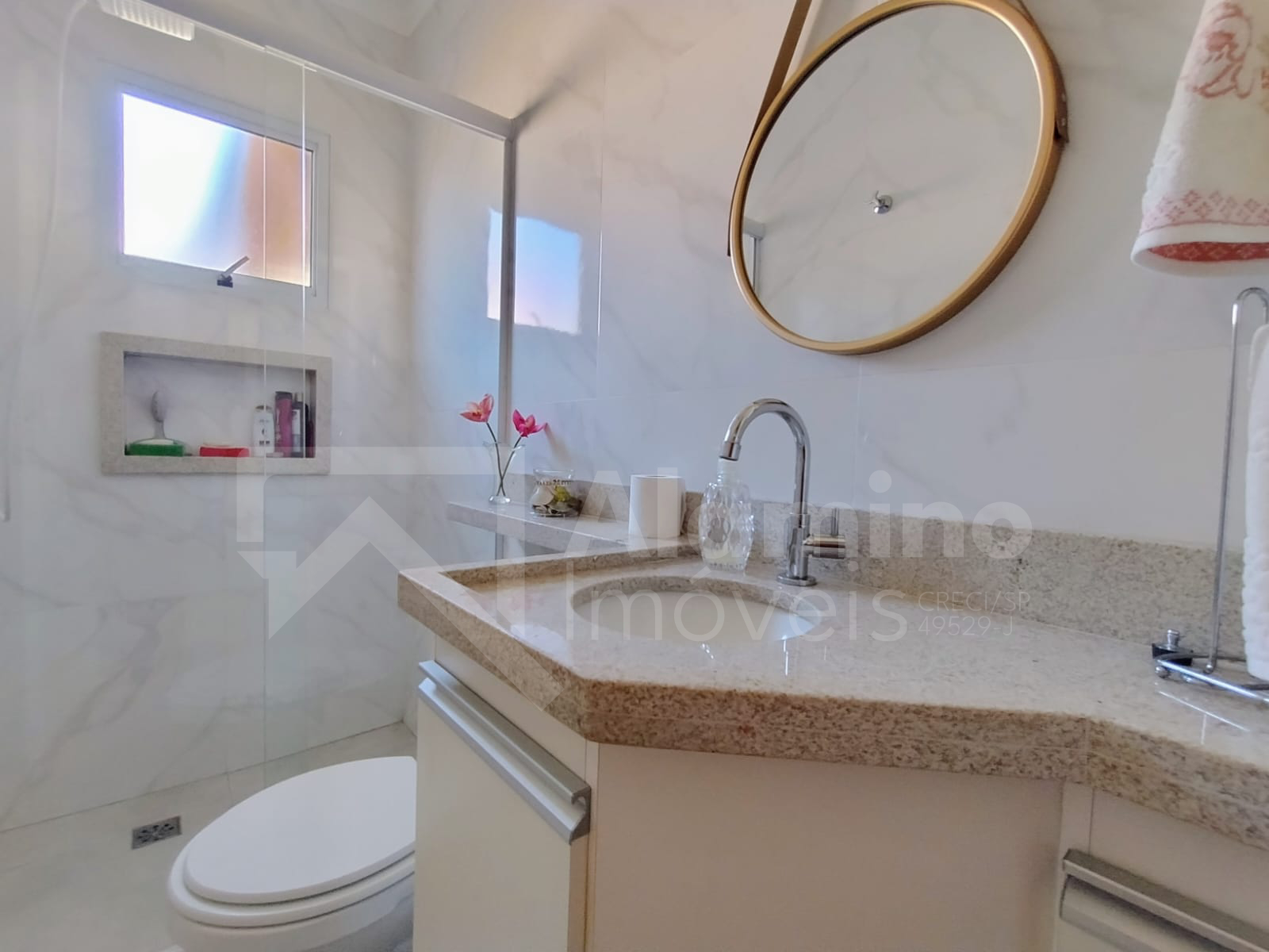 Parque J&uacute;lio N&oacute;brega - Resid&ecirc;ncia 03 Dorms sendo 01 Su&iacute;te. Com quintal  Bauru - 