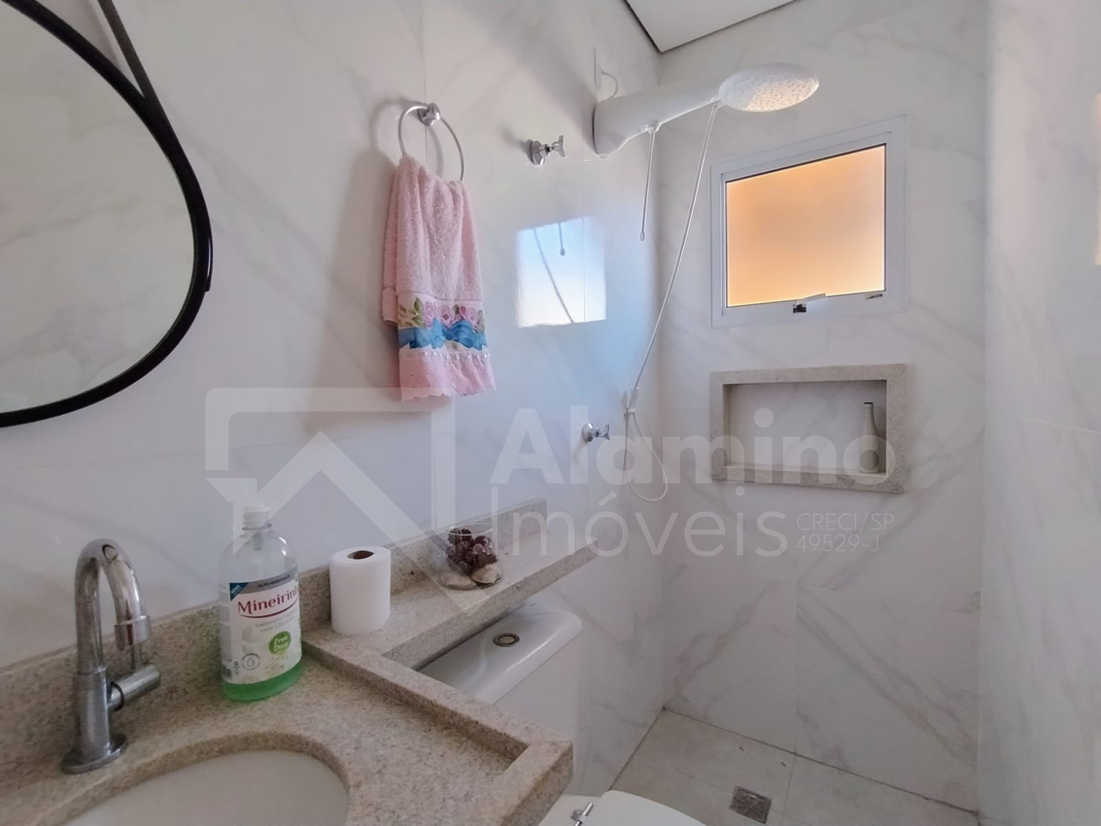 Parque J&uacute;lio N&oacute;brega - Resid&ecirc;ncia 03 Dorms sendo 01 Su&iacute;te. Com quintal  Bauru - 