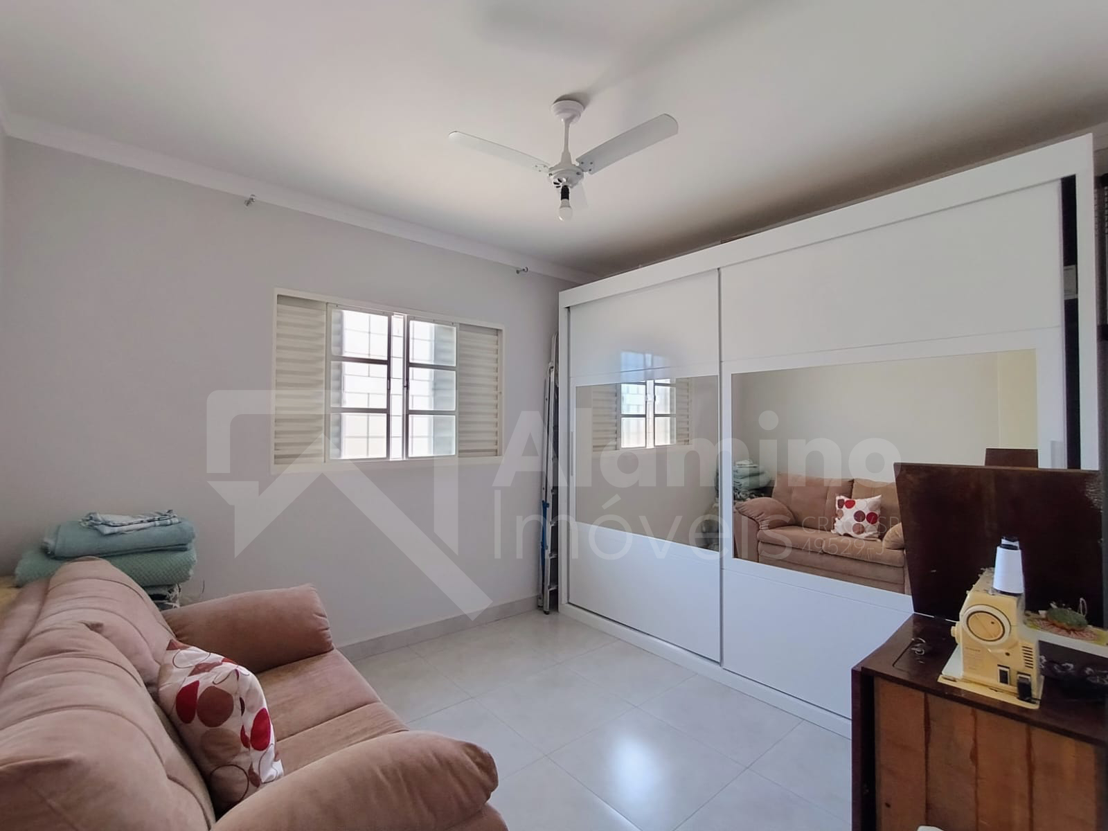 Parque J&uacute;lio N&oacute;brega - Resid&ecirc;ncia 03 Dorms sendo 01 Su&iacute;te. Com quintal  Bauru - 