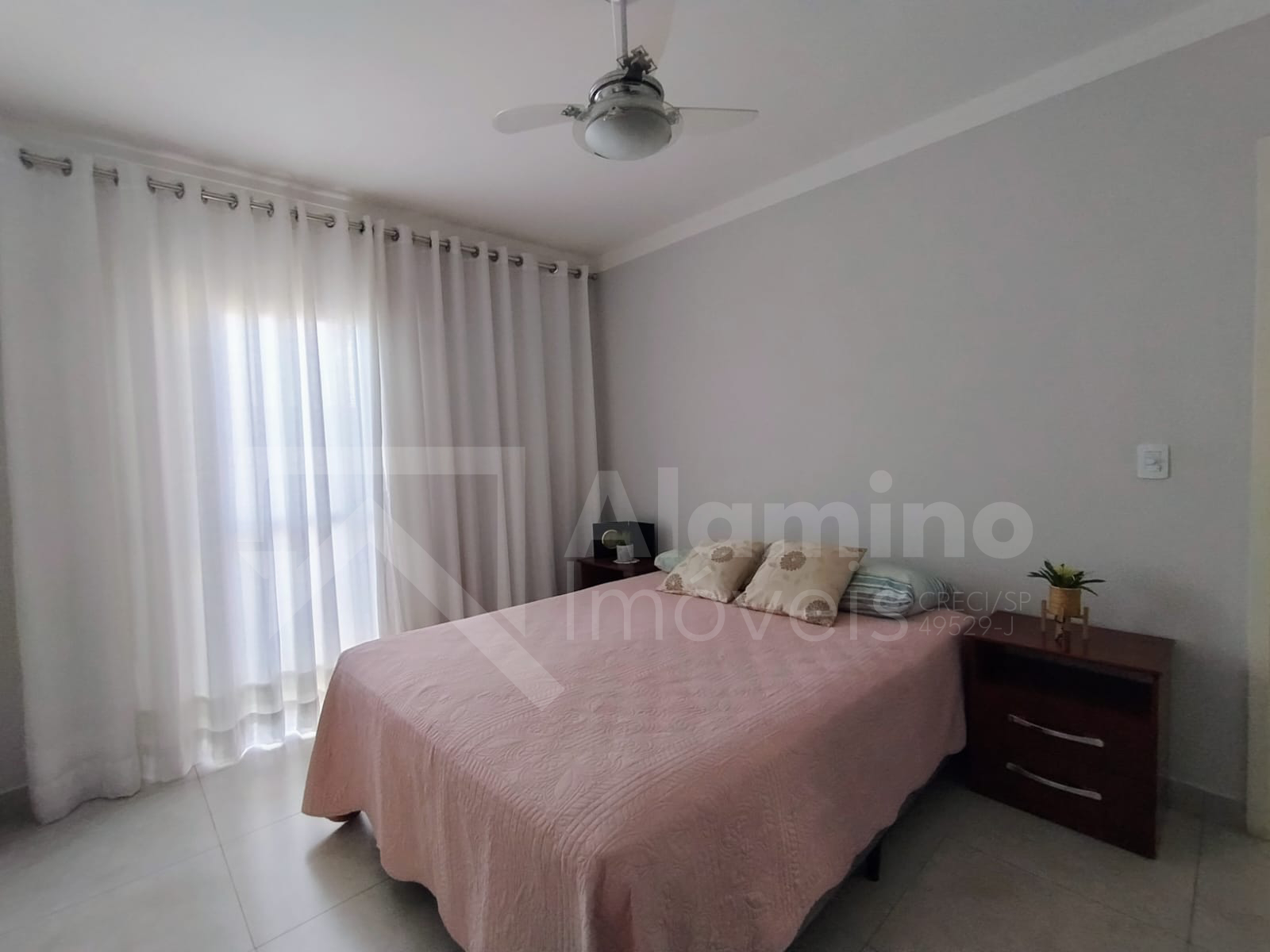 Parque J&uacute;lio N&oacute;brega - Resid&ecirc;ncia 03 Dorms sendo 01 Su&iacute;te. Com quintal  Bauru - 