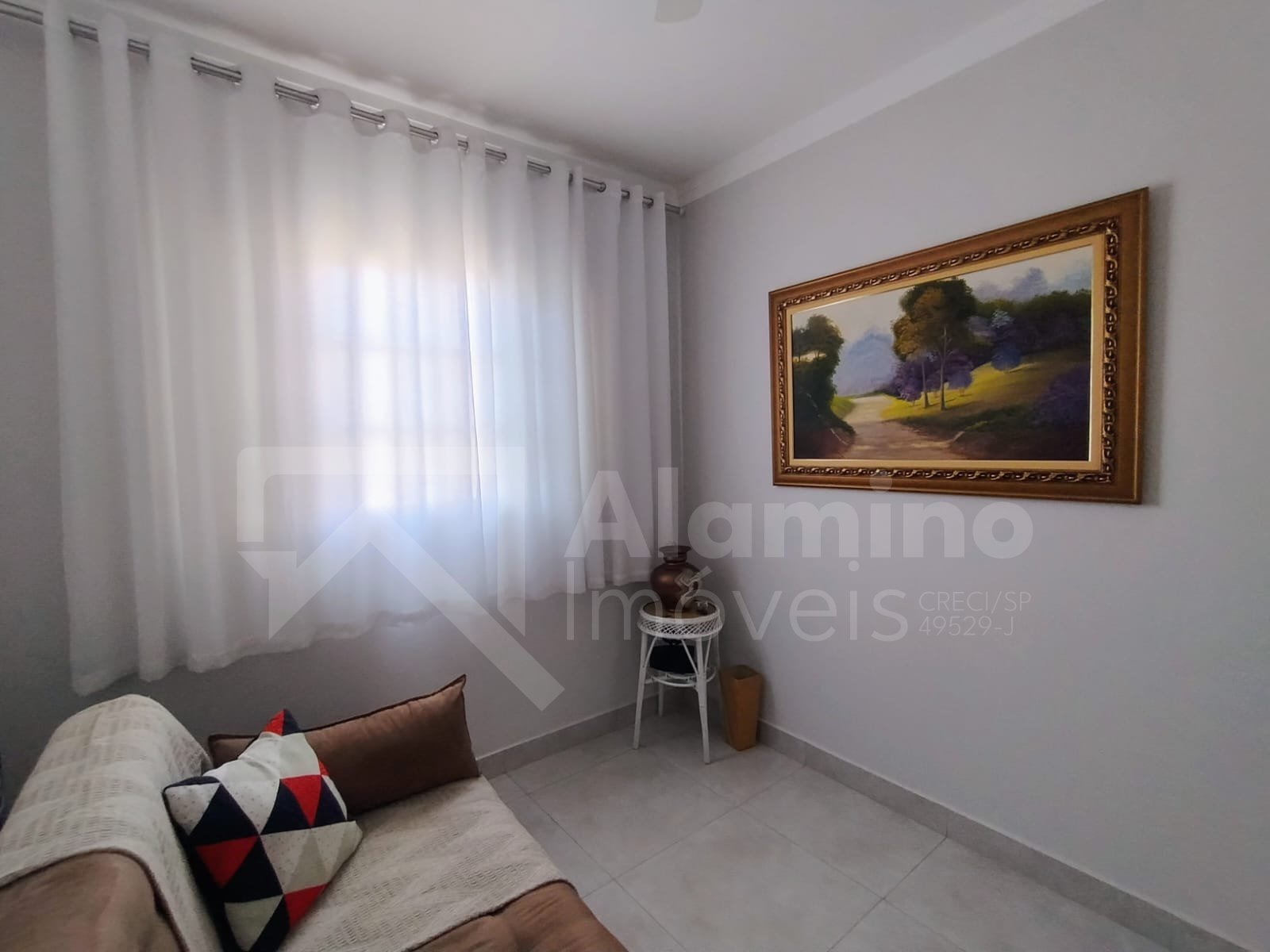 Parque J&uacute;lio N&oacute;brega - Resid&ecirc;ncia 03 Dorms sendo 01 Su&iacute;te. Com quintal  Bauru - 