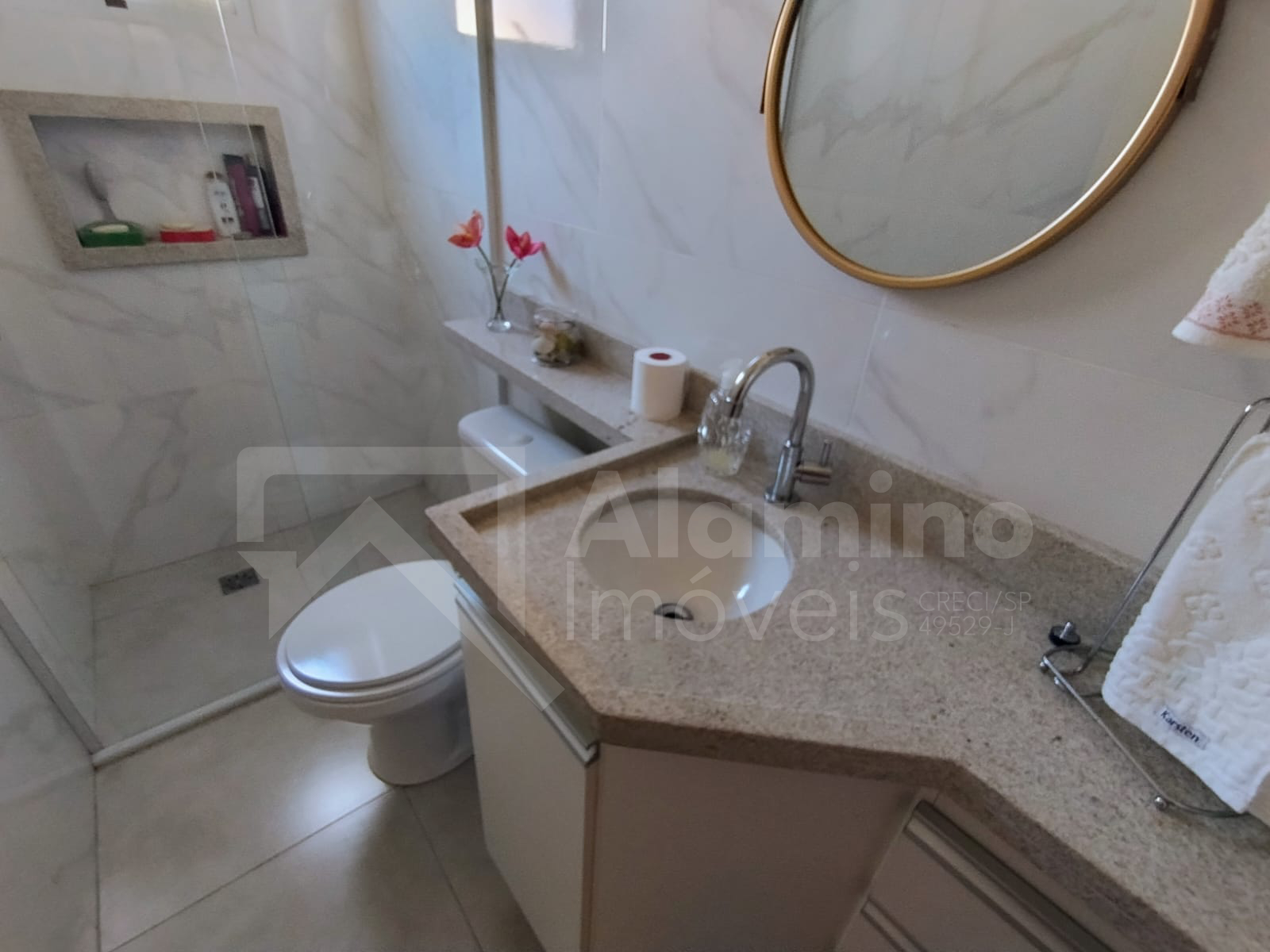 Parque J&uacute;lio N&oacute;brega - Resid&ecirc;ncia 03 Dorms sendo 01 Su&iacute;te. Com quintal  Bauru - 