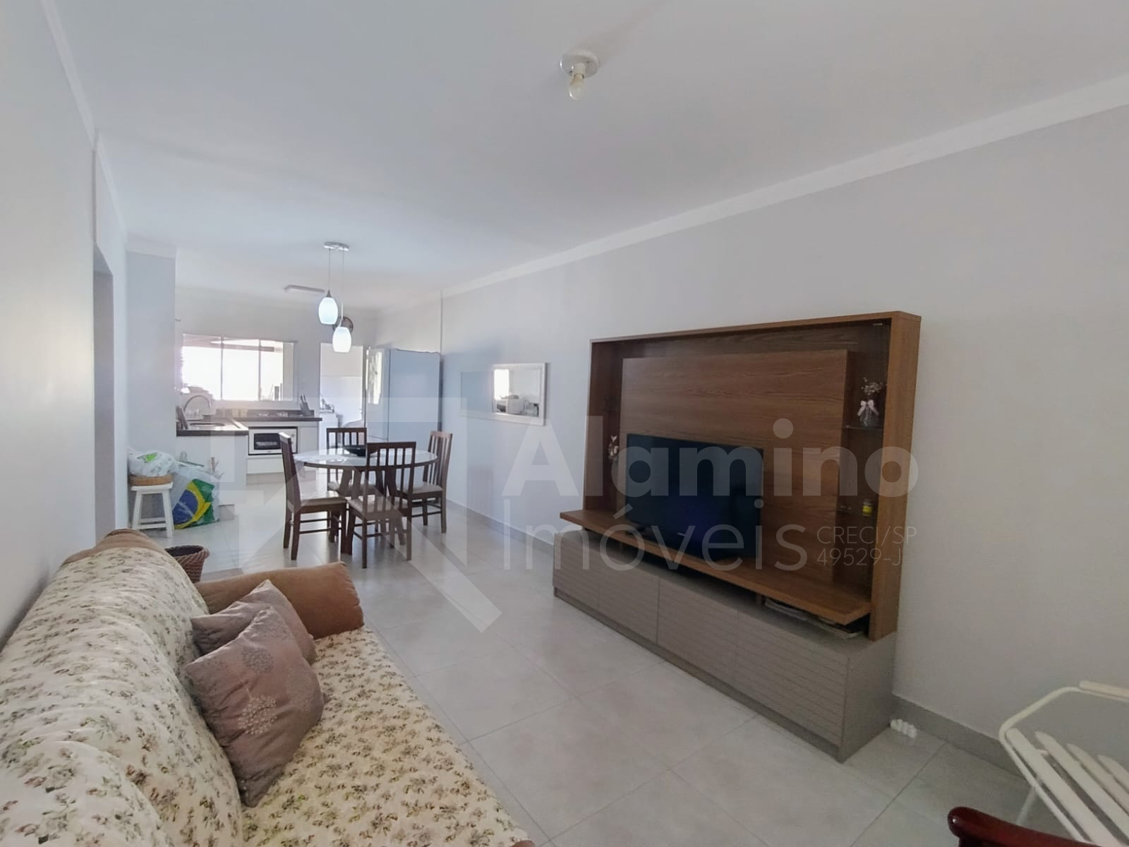 Parque J&uacute;lio N&oacute;brega - Resid&ecirc;ncia 03 Dorms sendo 01 Su&iacute;te. Com quintal  Bauru - 