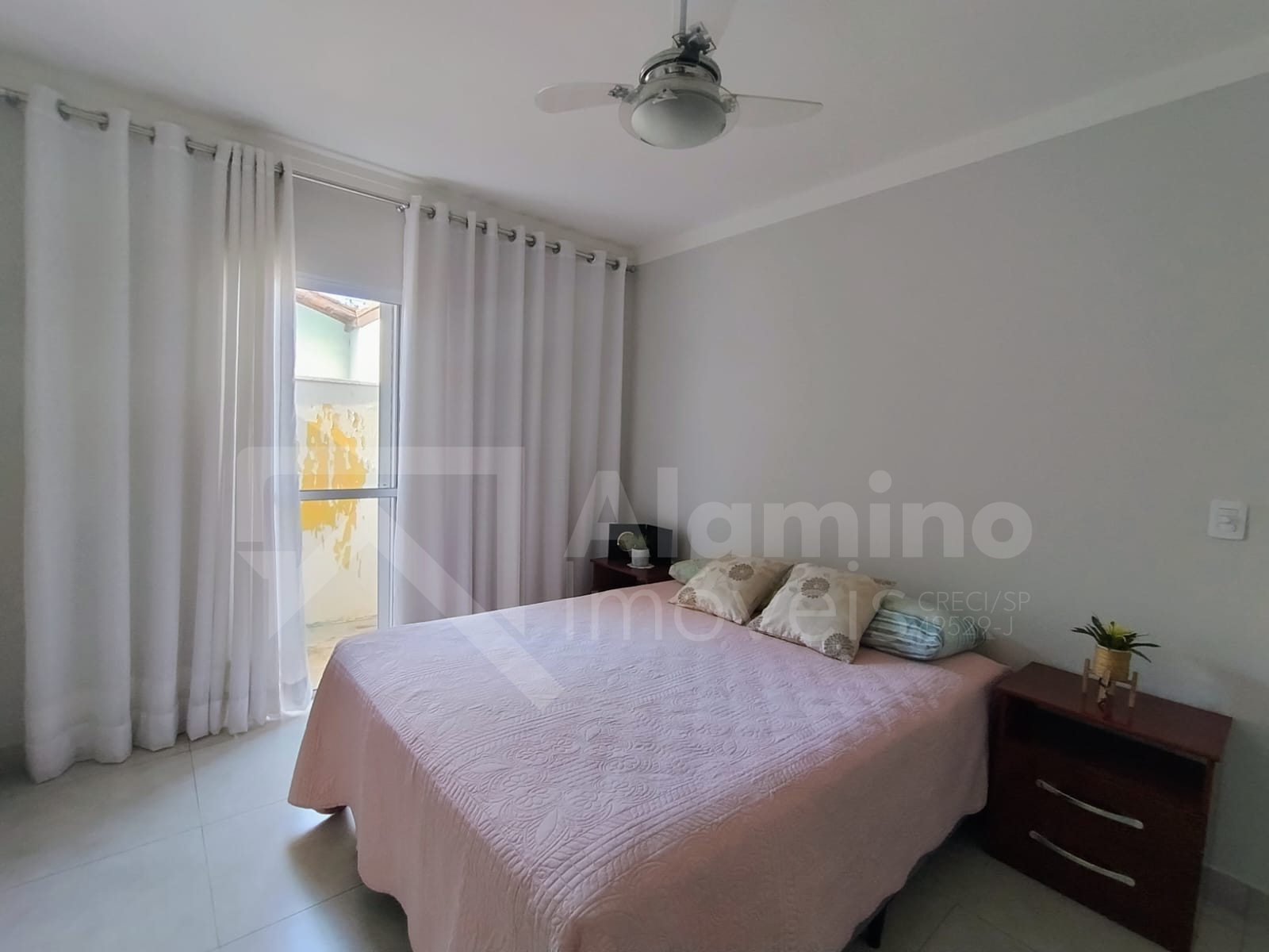 Parque J&uacute;lio N&oacute;brega - Resid&ecirc;ncia 03 Dorms sendo 01 Su&iacute;te. Com quintal  Bauru - 