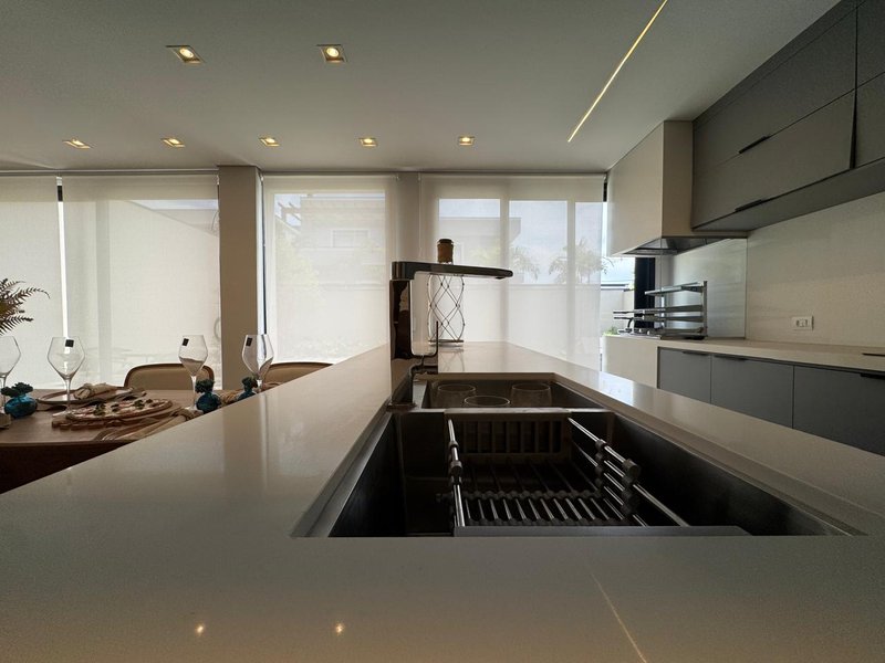 IMPONENTE SOBRADO &Agrave; VENDA NO SWISS PARK, CAMPINAS-SP Rodovia Anhangüera Campinas - 