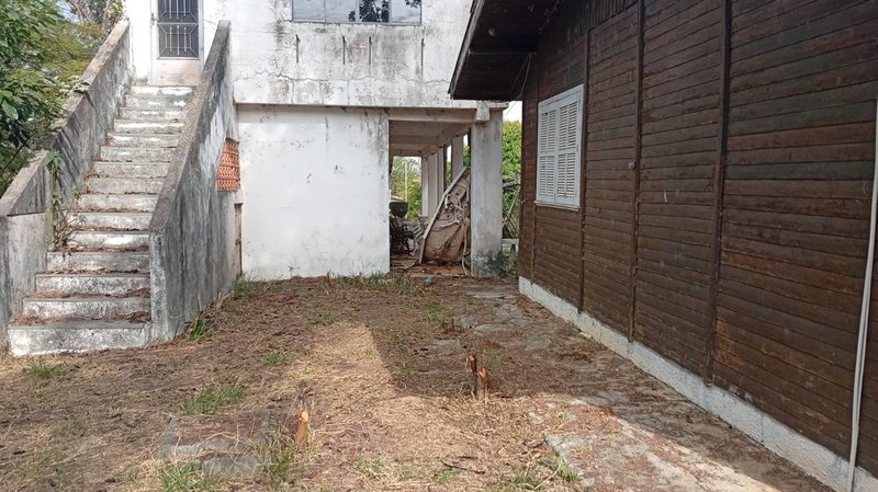 Ch&aacute;cara com terreno amplo &agrave; venda no Recanto dos P&aacute;ssaros  Igaratá - 