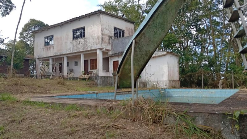 Ch&aacute;cara com terreno amplo &agrave; venda no Recanto dos P&aacute;ssaros  Igaratá - 