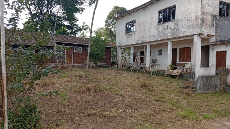 Ch&aacute;cara com terreno amplo &agrave; venda no Recanto dos P&aacute;ssaros  Igaratá - 