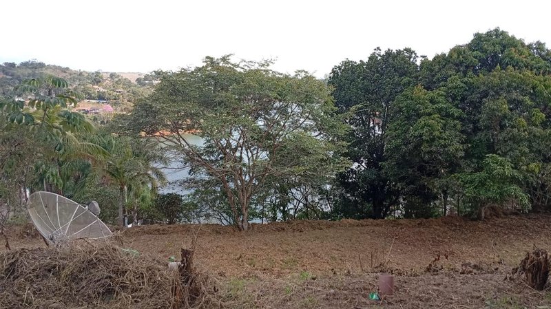 Ch&aacute;cara com terreno amplo &agrave; venda no Recanto dos P&aacute;ssaros  Igaratá - 