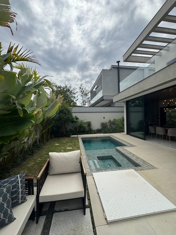 Sobrado Mobiliado, Moderno e Sofisticado no Swiss Park Rodovia Anhangüera Campinas - 