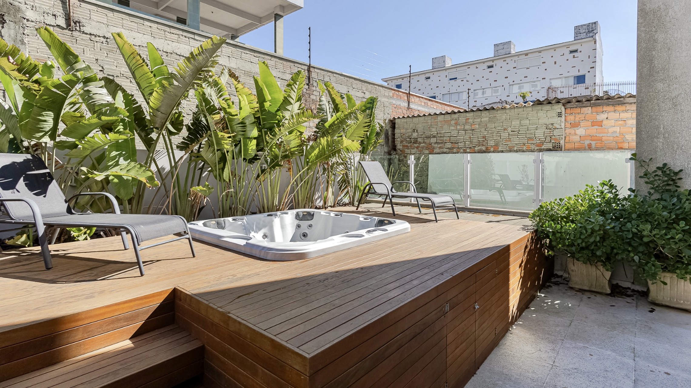 R$ 890.000 - MARAVILHOSO GARDEN - TERRA&Ccedil;O - JACUZZI - 151M2 - 2 SU&Iacute;TES - 2 VAGAS Rua João Paetzel Porto Alegre - 