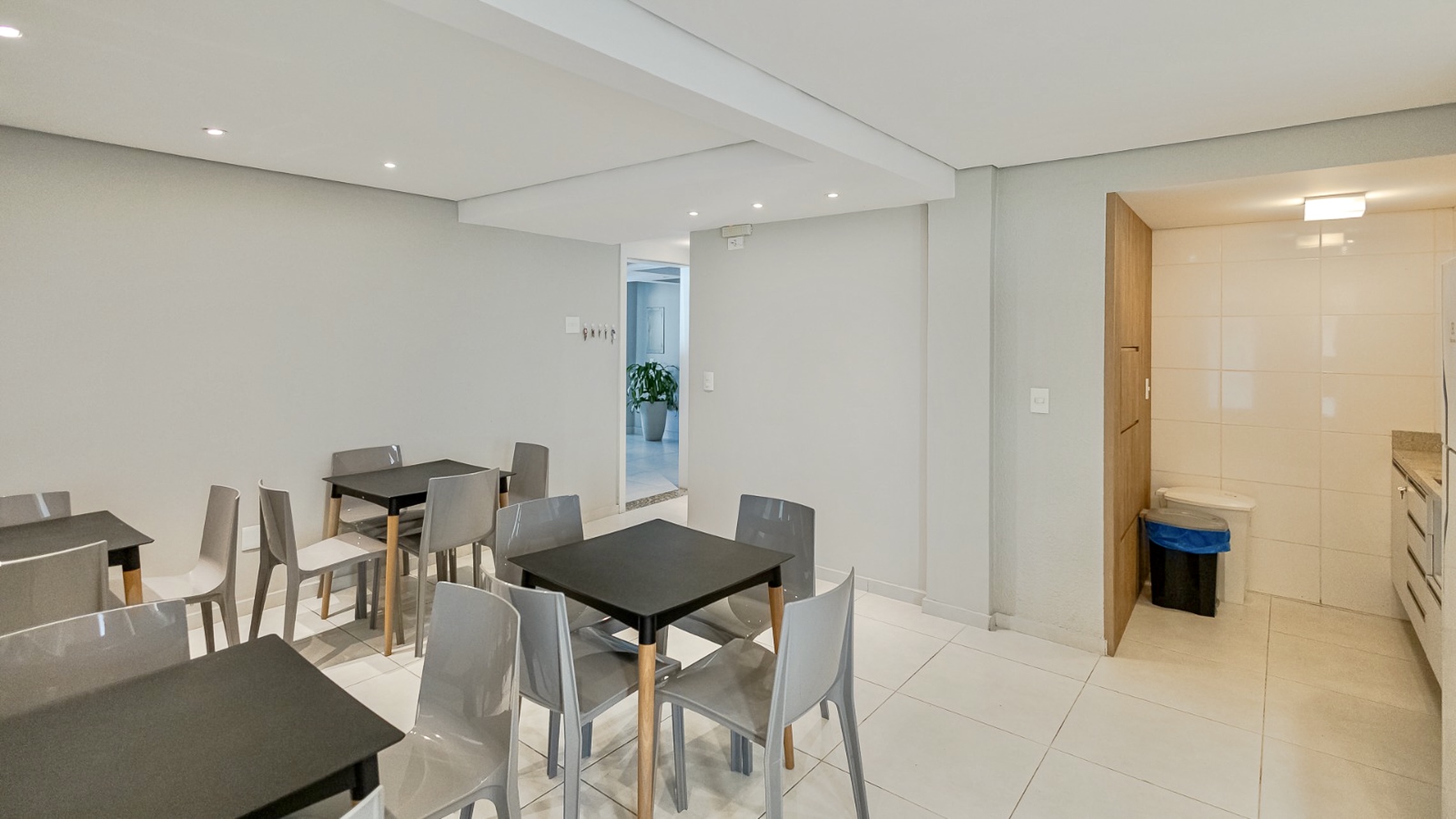 R$ 890.000 - MARAVILHOSO GARDEN - TERRA&Ccedil;O - JACUZZI - 151M2 - 2 SU&Iacute;TES - 2 VAGAS Rua João Paetzel Porto Alegre - 