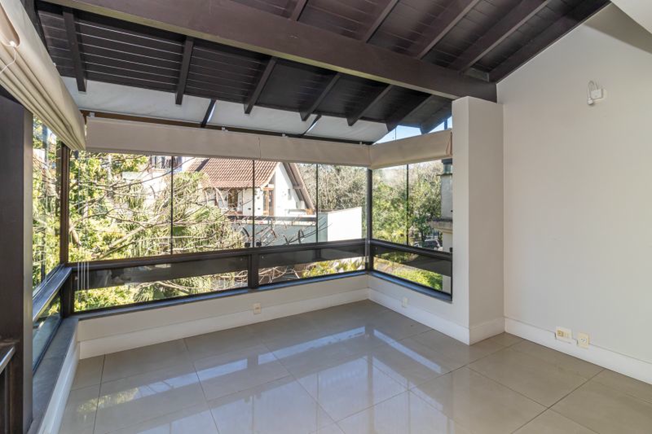 R$ 1.200.000 - COBERTURA DUPLEX - CONDOM&Iacute;NIO RIVERSIDES - 213M2 - 3 DORM - SU&Iacute;TE - 2 VAGAS Rua Dea Coufal Porto Alegre - 