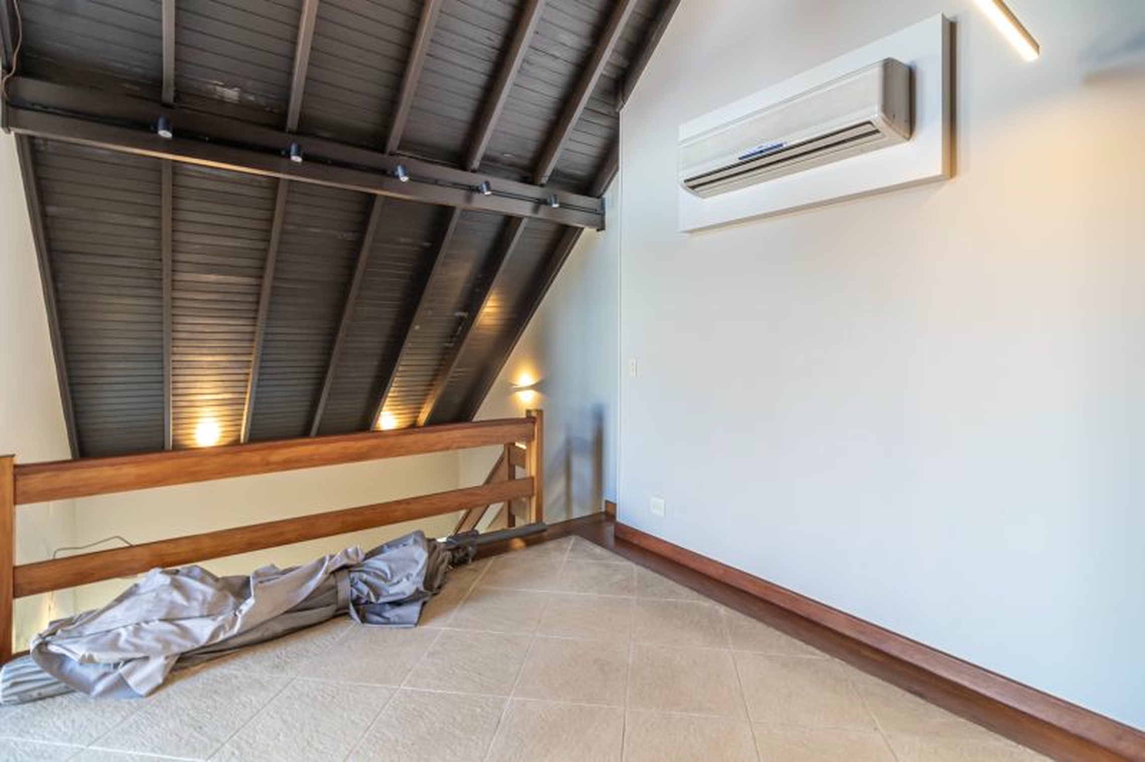 R$ 1.200.000 - COBERTURA DUPLEX - CONDOM&Iacute;NIO RIVERSIDES - 213M2 - 3 DORM - SU&Iacute;TE - 2 VAGAS Rua Dea Coufal Porto Alegre - 