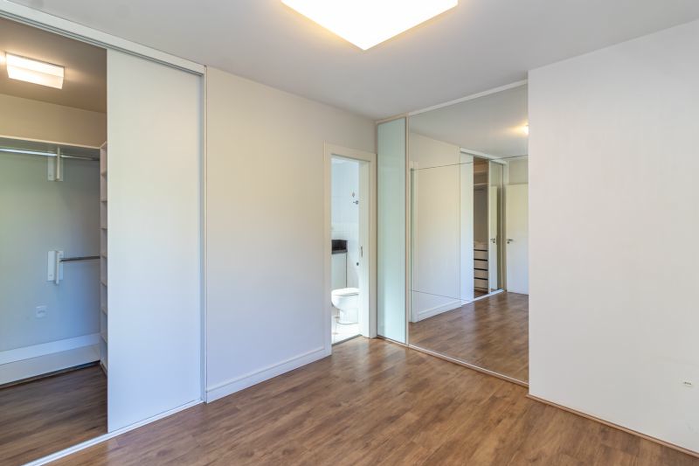 R$ 1.200.000 - COBERTURA DUPLEX - CONDOM&Iacute;NIO RIVERSIDES - 213M2 - 3 DORM - SU&Iacute;TE - 2 VAGAS Rua Dea Coufal Porto Alegre - 