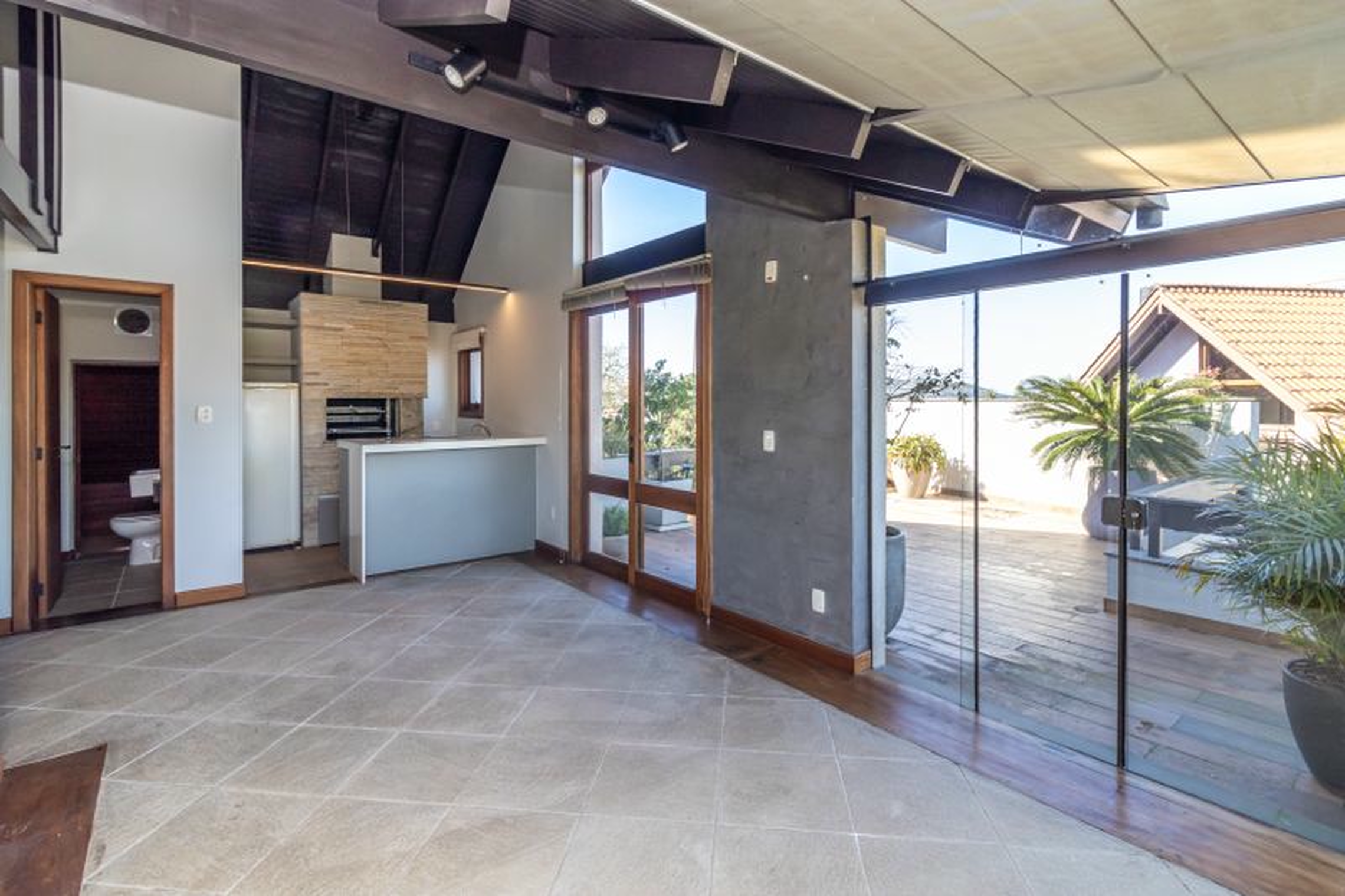 R$ 1.200.000 - COBERTURA DUPLEX - CONDOM&Iacute;NIO RIVERSIDES - 213M2 - 3 DORM - SU&Iacute;TE - 2 VAGAS Rua Dea Coufal Porto Alegre - 