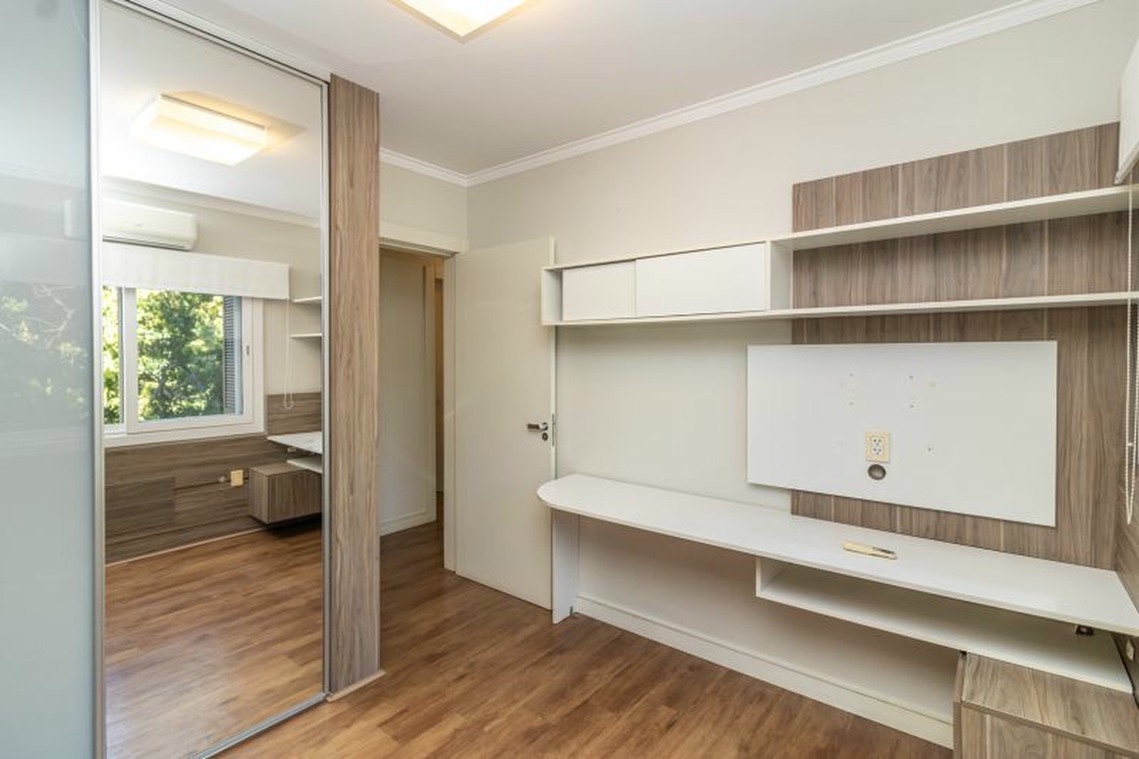 R$ 1.200.000 - COBERTURA DUPLEX - CONDOM&Iacute;NIO RIVERSIDES - 213M2 - 3 DORM - SU&Iacute;TE - 2 VAGAS Rua Dea Coufal Porto Alegre - 