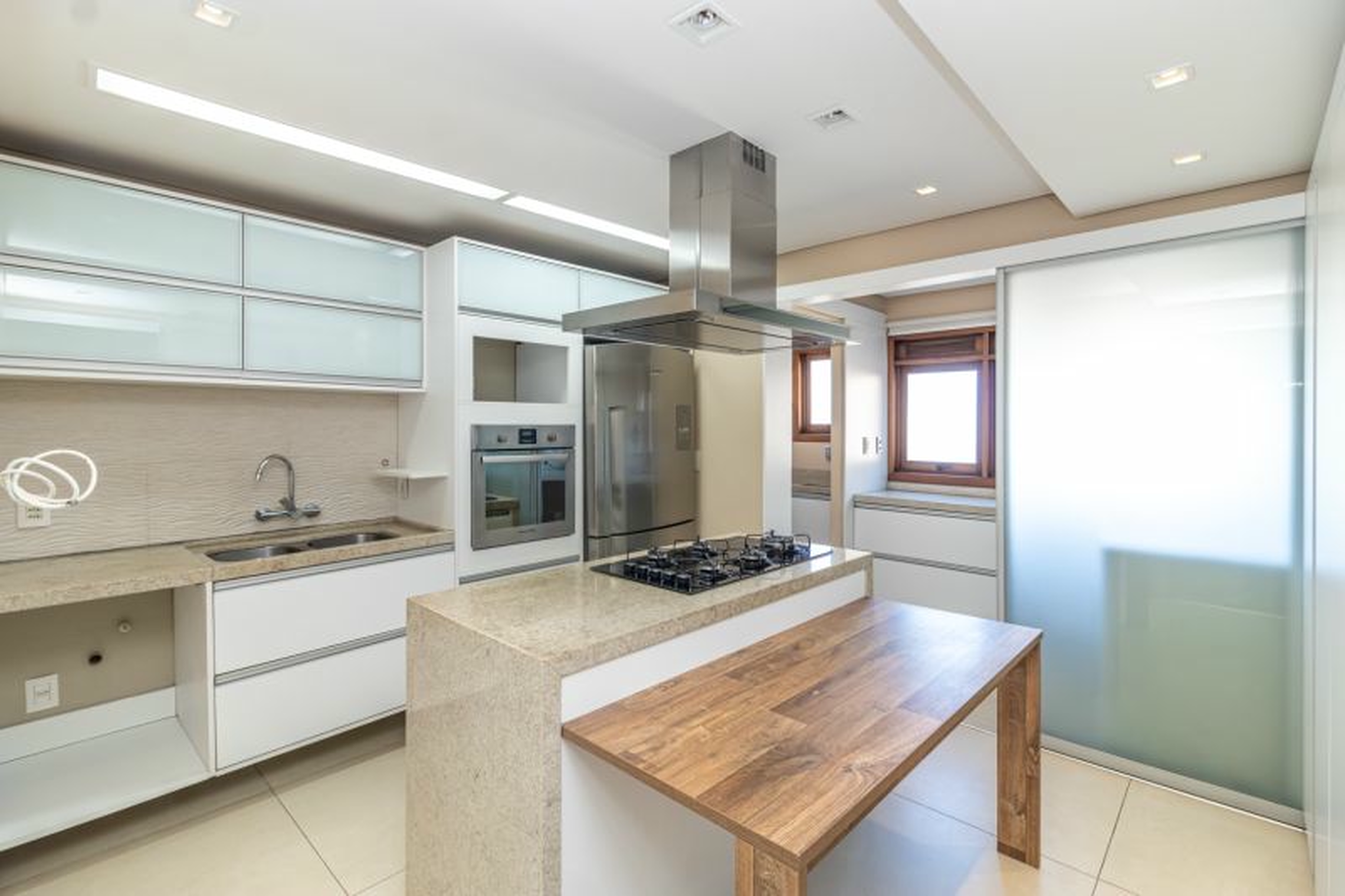 R$ 1.200.000 - COBERTURA DUPLEX - CONDOM&Iacute;NIO RIVERSIDES - 213M2 - 3 DORM - SU&Iacute;TE - 2 VAGAS Rua Dea Coufal Porto Alegre - 