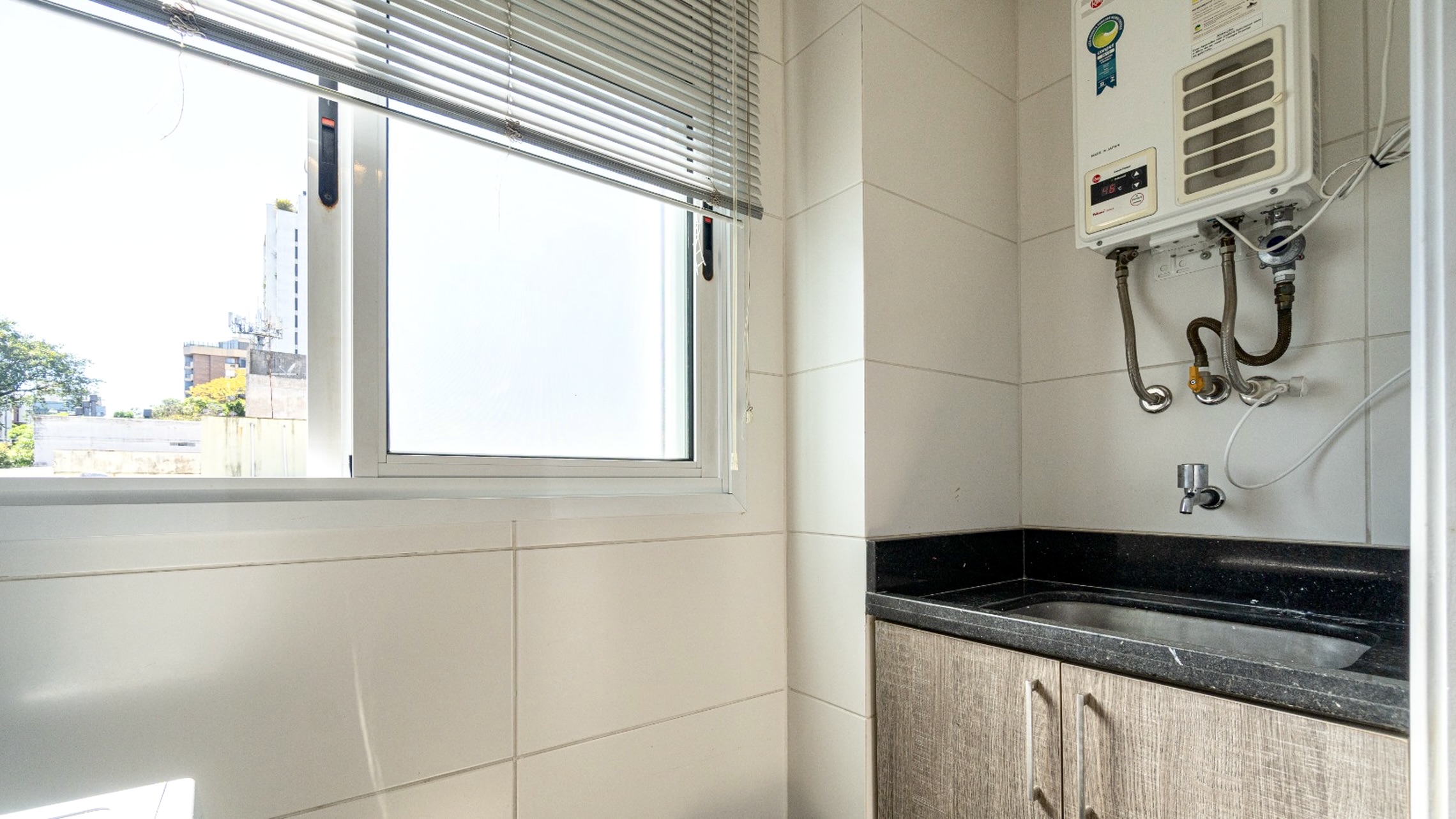 R$ 1.395.000 - BELA COBERTURA - 141M2 - 2 DORM - SU&Iacute;TE - JACUZZI - 2 VAGAS Rua Pedro Ivo Porto Alegre - 