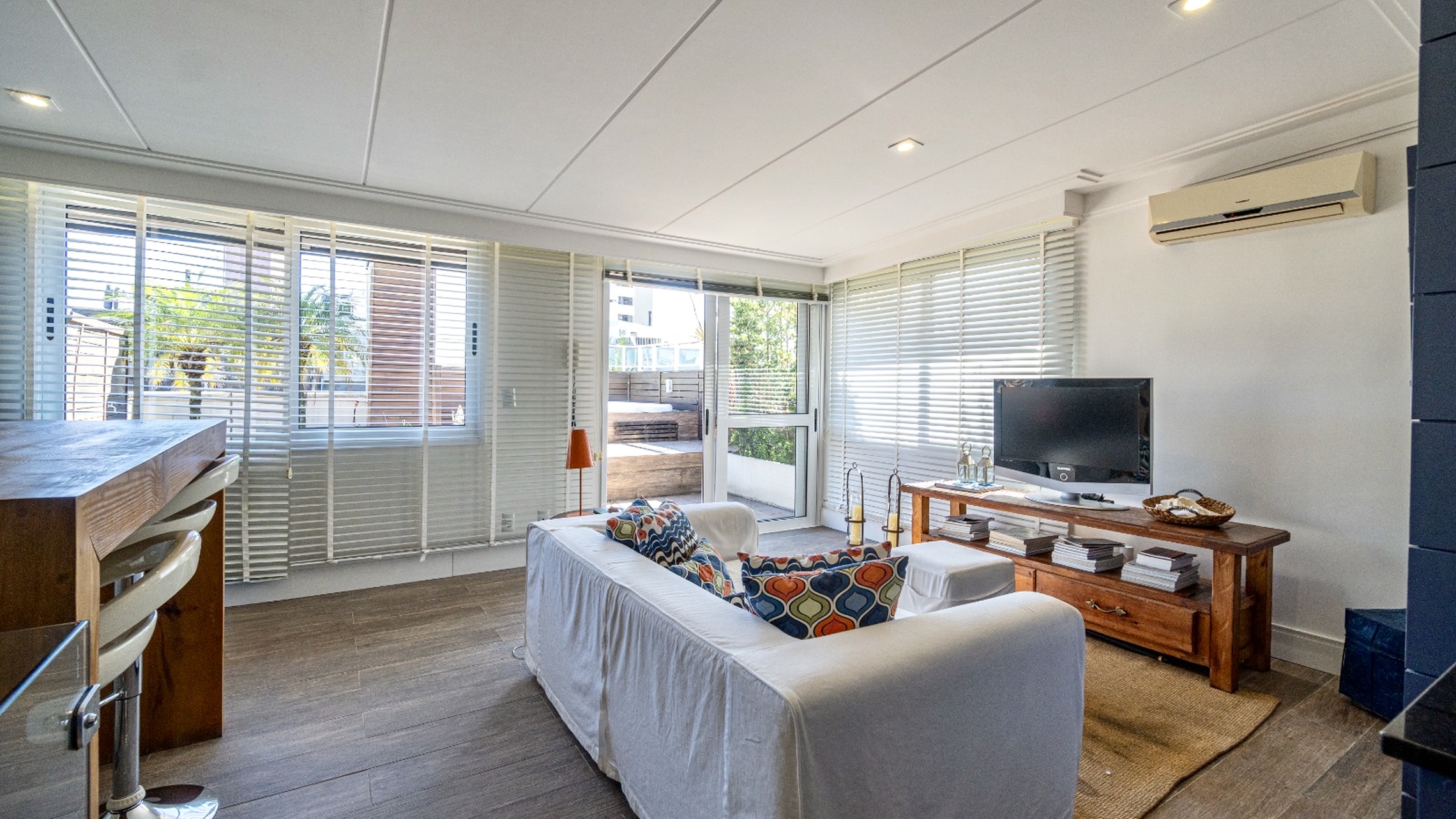 R$ 1.395.000 - BELA COBERTURA - 141M2 - 2 DORM - SU&Iacute;TE - JACUZZI - 2 VAGAS Rua Pedro Ivo Porto Alegre - 