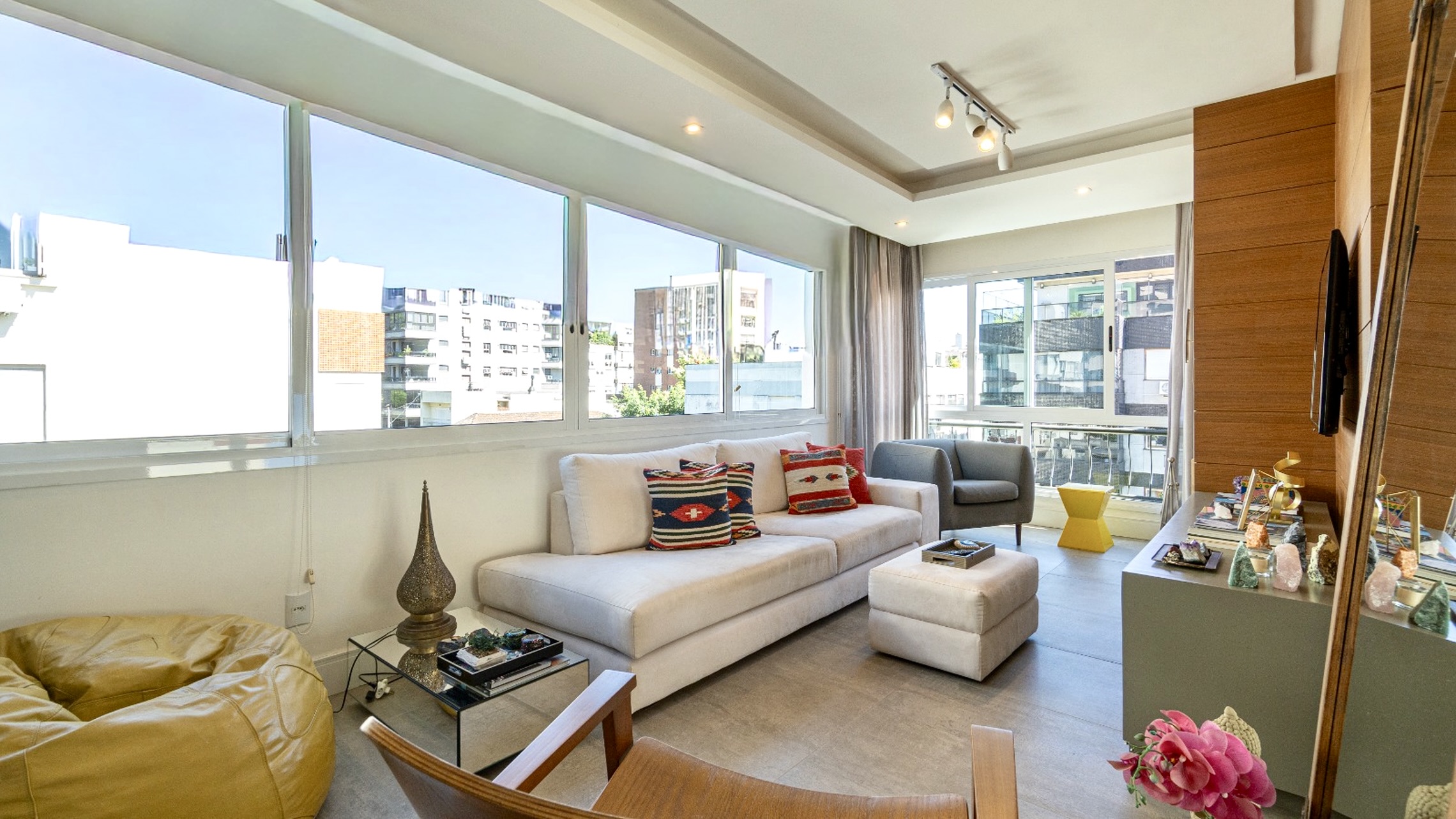 R$ 1.395.000 - BELA COBERTURA - 141M2 - 2 DORM - SU&Iacute;TE - JACUZZI - 2 VAGAS Rua Pedro Ivo Porto Alegre - 