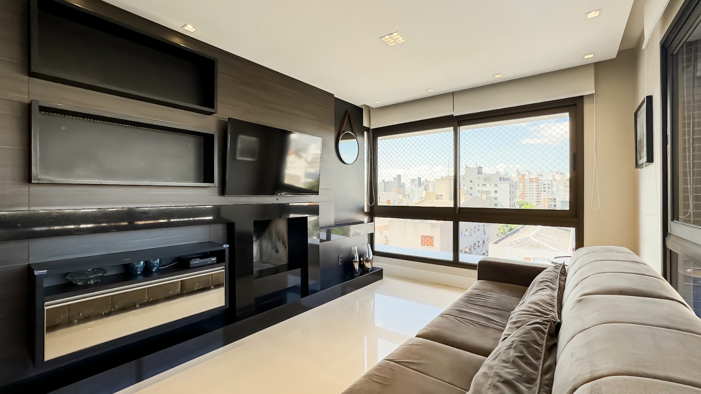 R$ 1.060.000 - MARAVILHOSO APARTAMENTO - MOBILIADO - 95M2 - 2 SU&Iacute;TES - VISTA - 2 VAGAS Rua Santos Neto Porto Alegre - 