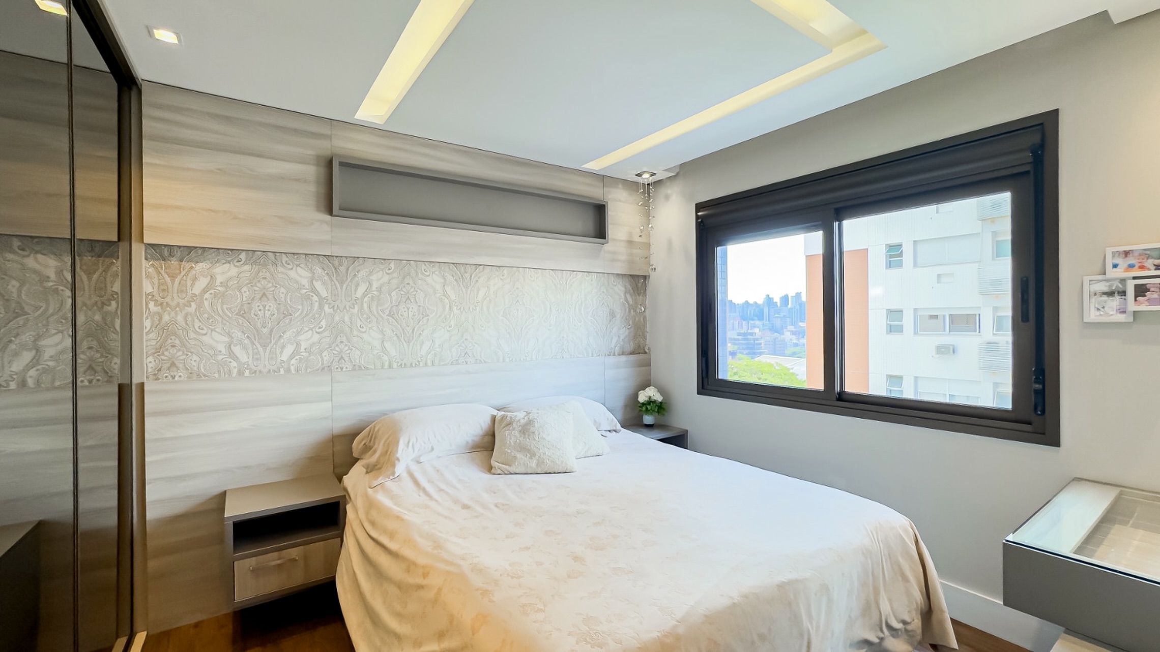 R$ 1.060.000 - MARAVILHOSO APARTAMENTO - MOBILIADO - 95M2 - 2 SU&Iacute;TES - VISTA - 2 VAGAS Rua Santos Neto Porto Alegre - 