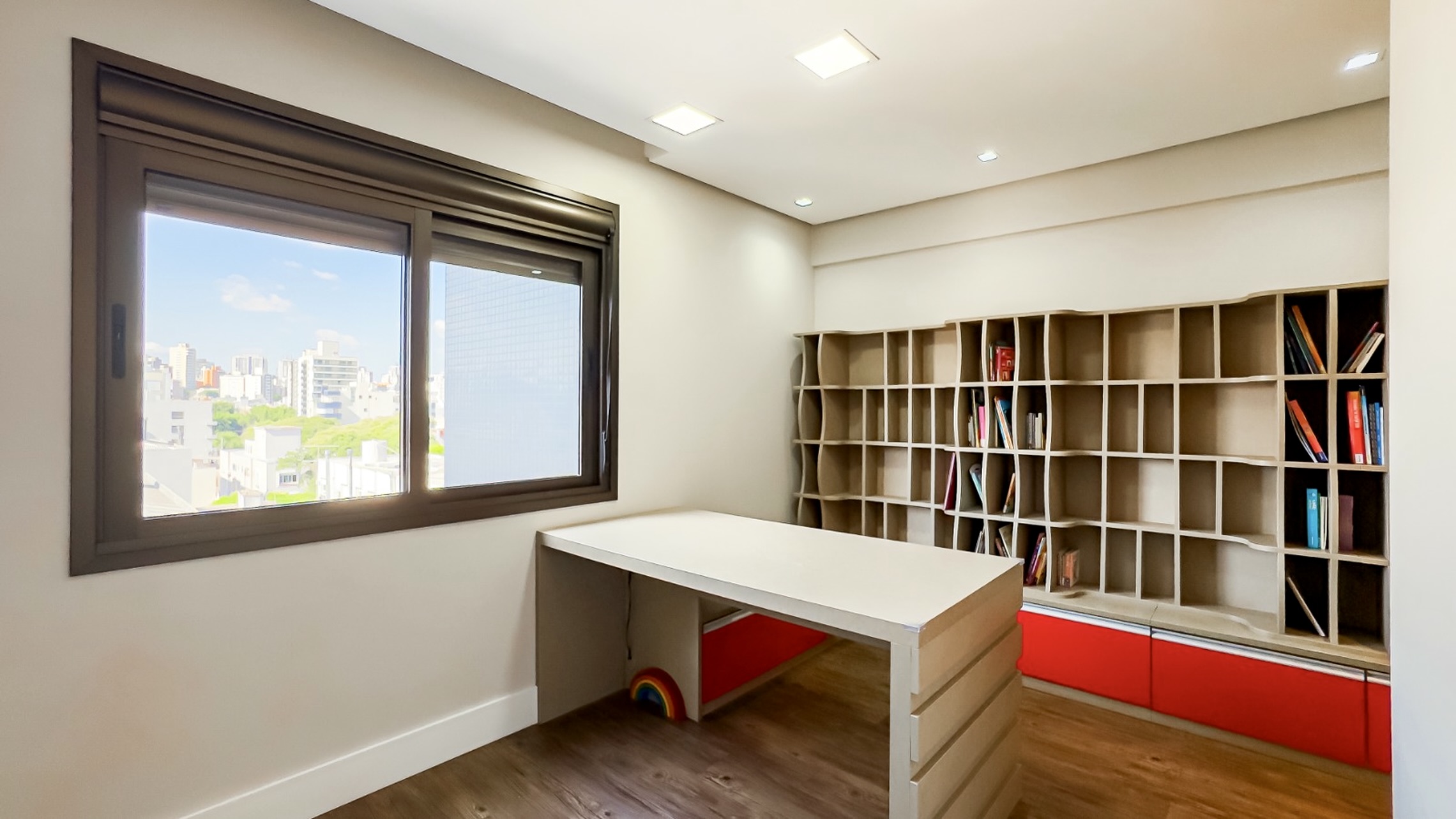 R$ 1.060.000 - MARAVILHOSO APARTAMENTO - MOBILIADO - 95M2 - 2 SU&Iacute;TES - VISTA - 2 VAGAS Rua Santos Neto Porto Alegre - 