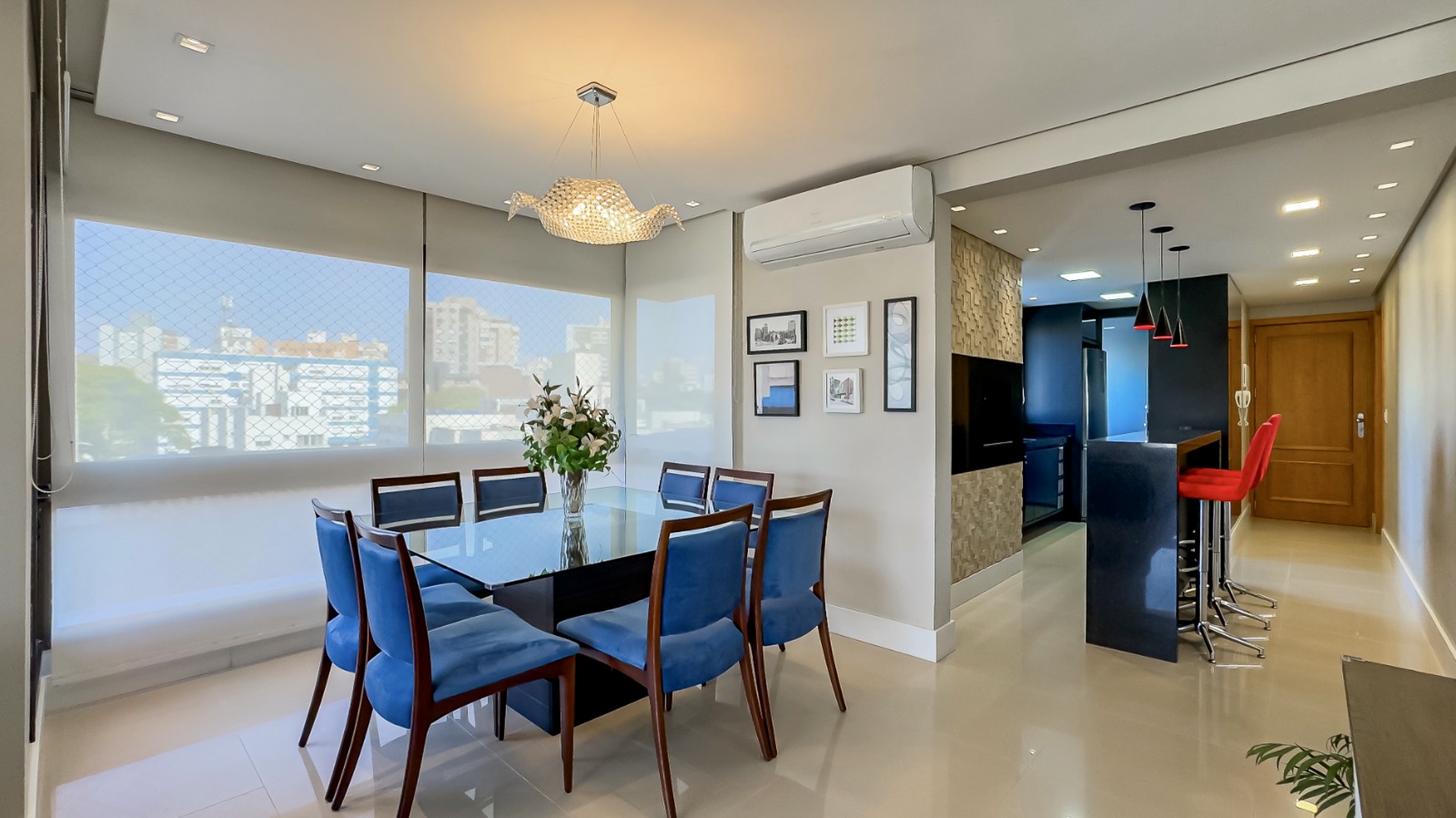 R$ 1.060.000 - MARAVILHOSO APARTAMENTO - MOBILIADO - 95M2 - 2 SU&Iacute;TES - VISTA - 2 VAGAS Rua Santos Neto Porto Alegre - 