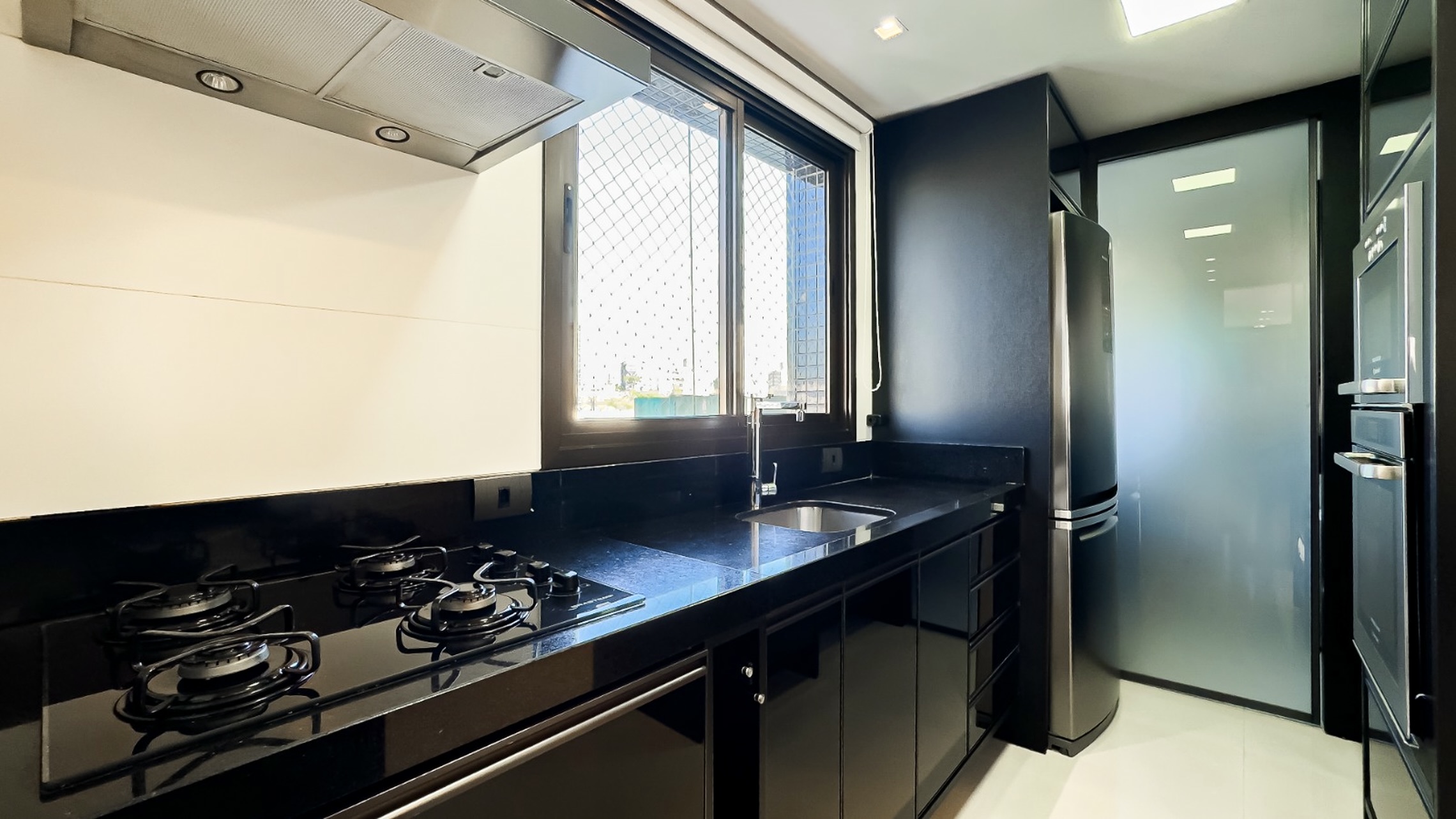 R$ 1.060.000 - MARAVILHOSO APARTAMENTO - MOBILIADO - 95M2 - 2 SU&Iacute;TES - VISTA - 2 VAGAS Rua Santos Neto Porto Alegre - 