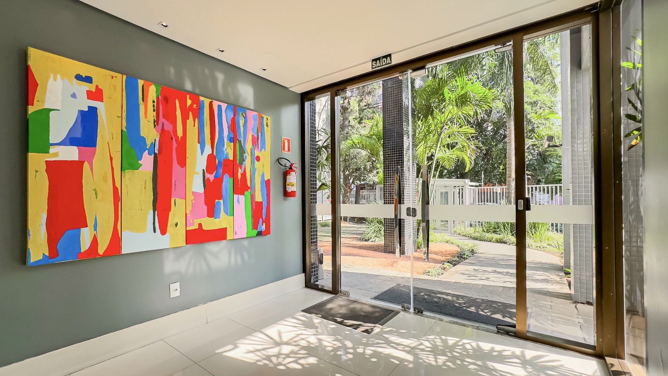 R$ 1.060.000 - MARAVILHOSO APARTAMENTO - MOBILIADO - 95M2 - 2 SU&Iacute;TES - VISTA - 2 VAGAS Rua Santos Neto Porto Alegre - 